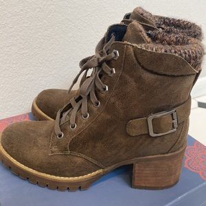 Carlos Chunky Lug sole combat boots. Size 7.5.